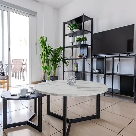 Beautiful 2 Bed Apartment In Paphos Cyprus Exterior photo