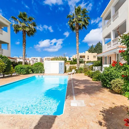 Beautiful 2 Bed Apartment In Paphos Cyprus Exterior photo