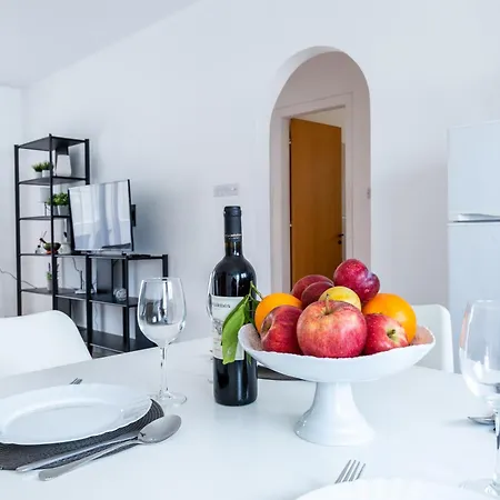 Beautiful 2 Bed Apartment In Paphos Cyprus Exterior photo