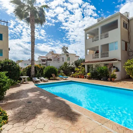 Beautiful 2 Bed Apartment In Paphos Cyprus Exterior photo