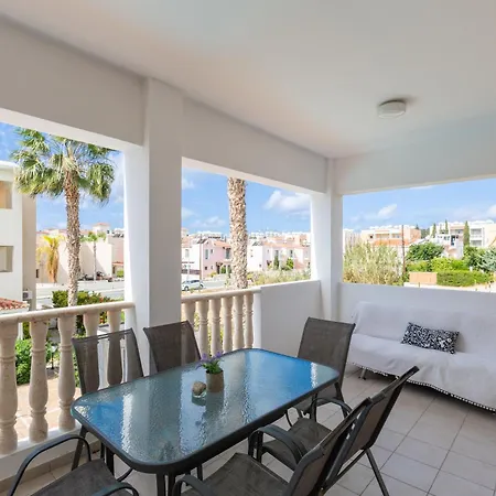 Beautiful 2 Bed Apartment In Paphos Cyprus Exterior photo