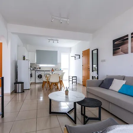 Beautiful 2 Bed Apartment In Paphos Cyprus Exterior photo