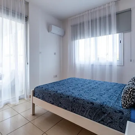 Beautiful 2 Bed Apartment In Paphos Cyprus Exterior photo