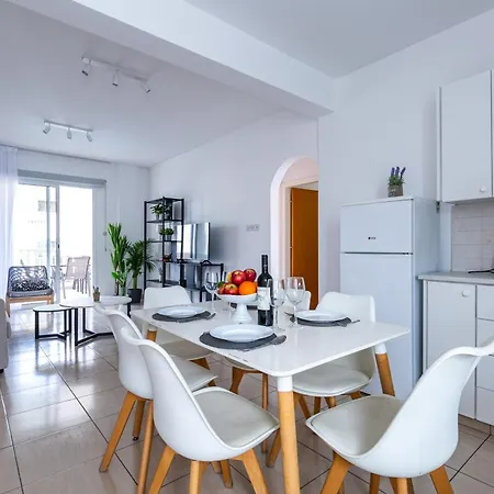 Beautiful 2 Bed Apartment In Paphos Cyprus Exterior photo