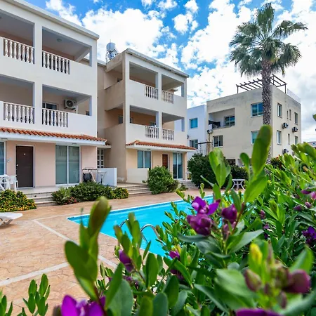 Beautiful 2 Bed Apartment In Paphos Cyprus Exterior photo