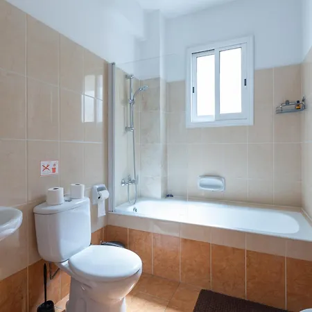 Beautiful 2 Bed Apartment In Paphos Cyprus Exterior photo