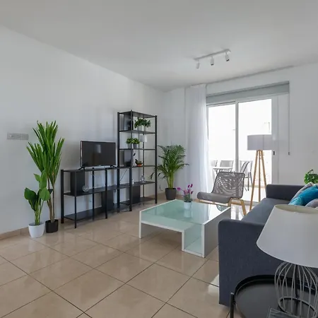 Beautiful 2 Bed Apartment In Paphos Cyprus Exterior photo