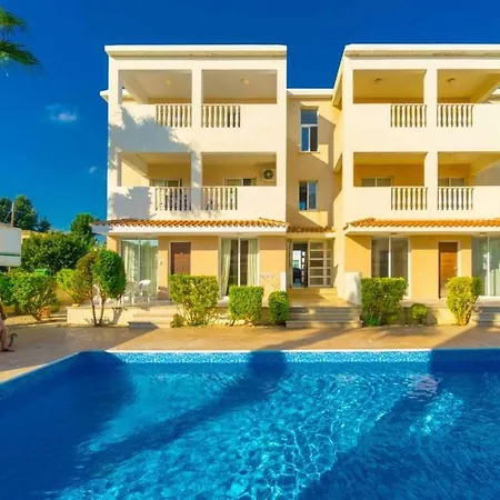 Beautiful 2 Bed Apartment In Paphos Cyprus Exterior photo